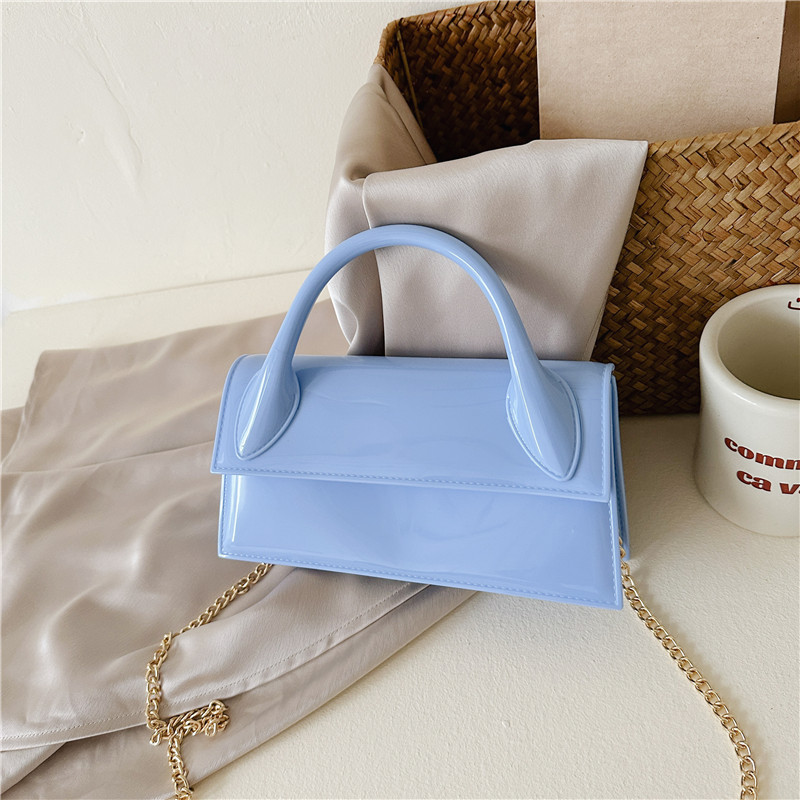This is a new summer pvc women's bag for cross-border trade in 2025. It is a trendy macaron-colored bag that is fashionable and simple. It is a single-shoulder crossbody bag Application Scenario