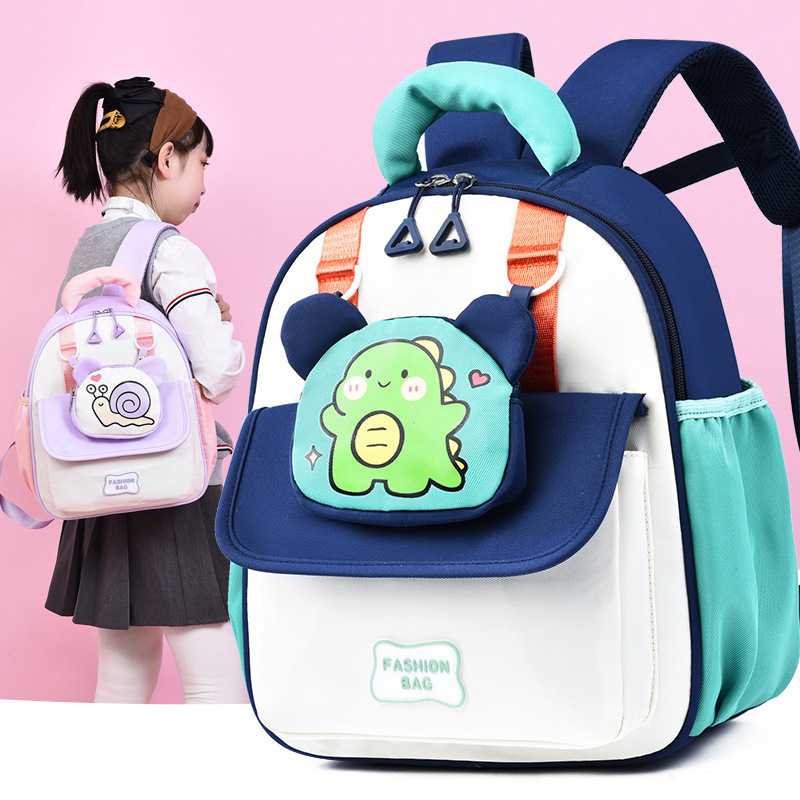 New cute cartoon backpacks for boys and girls in kindergartens, casual outdoor backpacks for cross-border travel full figure
