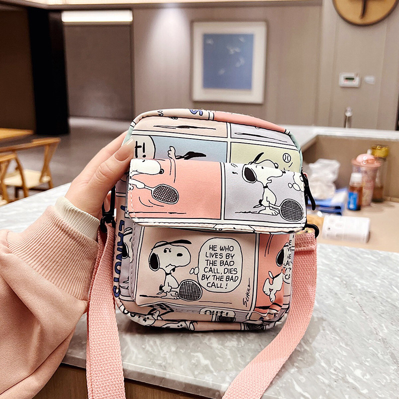Wholesale 2023 new versatile women's bags, cartoon single-shoulder crossbody phone bags, cute Snoopy mini square bags full figure