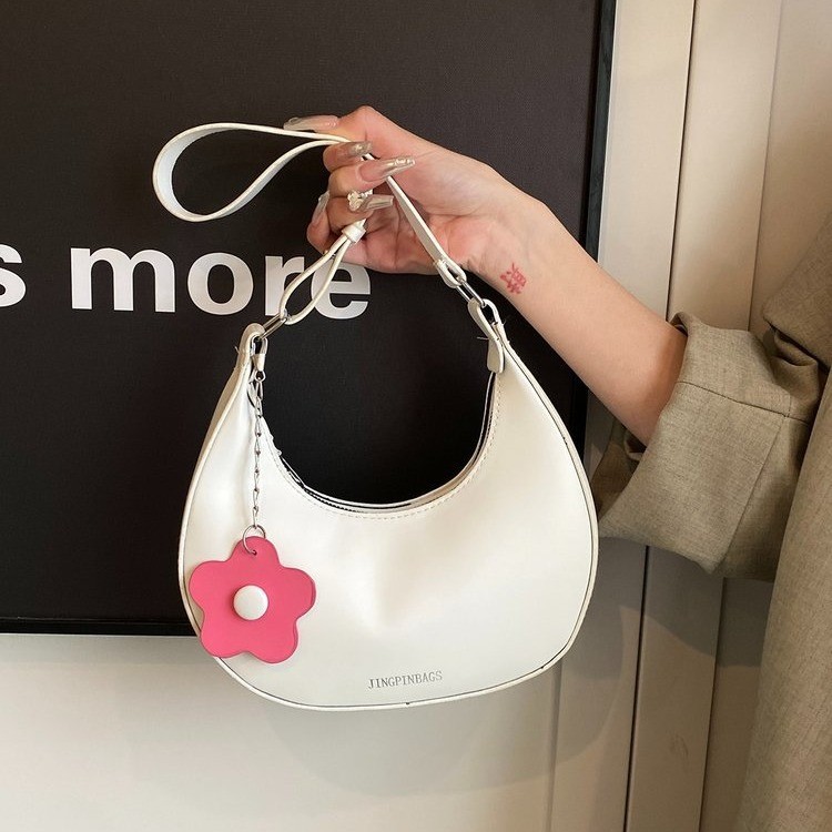 Cross-border women's bag 2024 New style, trendy texture, versatile, ins fashion single-shoulder armpit bag, small flower pendant, crescent moon bag full figure