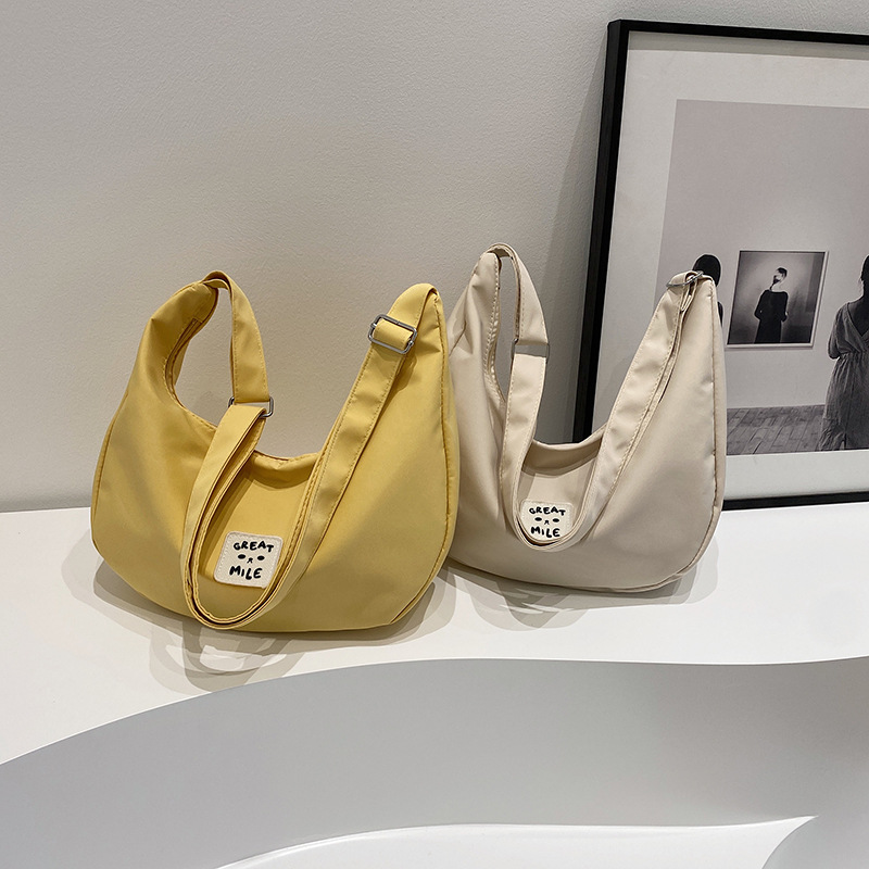 The high-capacity women's 2025 new model, high-end texture, niche and versatile single-shoulder crossbody bag, and women's dumpling bag are selling well details Picture