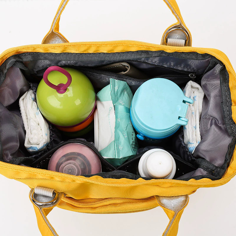 New single-shoulder hand-carry mother and baby bag, portable large-capacity postpartum care bag manufacturer wholesale Mother bag for women Application Scenario