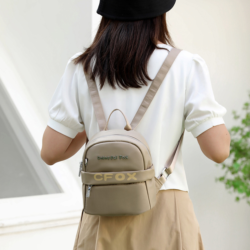 Colorful Fox Ladies' backpacks are portable, cute, fashionable, trendy schoolbags and outdoor casual bags details Picture