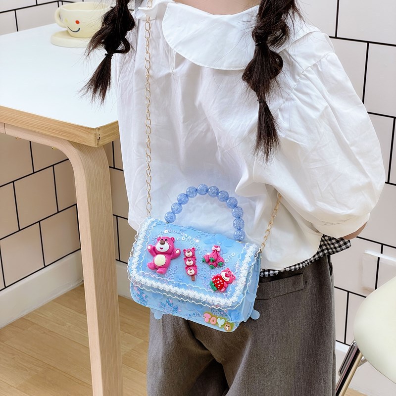 Baby accessories, coin purse, versatile and fashionable single-shoulder crossbody bag, cartoon new Korean version chanel-style hand-held children's bag Application Scenario