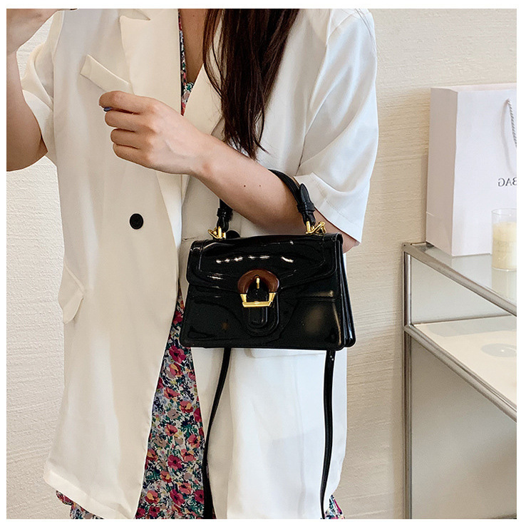 The 2025 summer new Xiaoxiang casual jelly bag is a Korean-style, stylish, candy-colored, versatile, single-shoulder crossbody bag for women Application Scenario