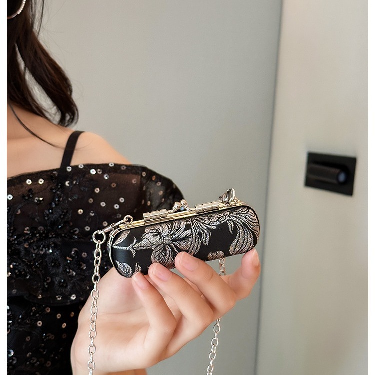 2025 New style ancient Chinese elements Hanfu crossbody, ethnic style retro mouth red envelope small bag, cheongsam bag Specification drawing