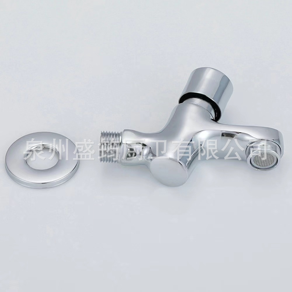 In public places, there are delayed faucet press type faucets for washbasins. Press the delayed faucet press for washbasin faucets Application Scenario