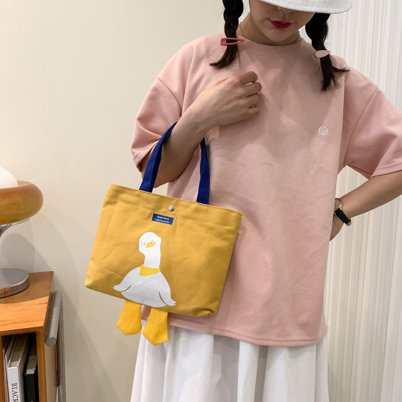 The new summer canvas women's bag is cute and fashionable. It's a small square bag, fresh and simple. It's a single-shoulder student bag and a hand-held small bag full figure