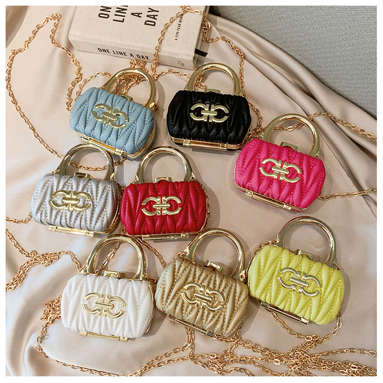 2025 New cross-border red envelope Mini Bag, small chanel-style crossbody small bag, decorated pearl chain bag, children's bag Application Scenario