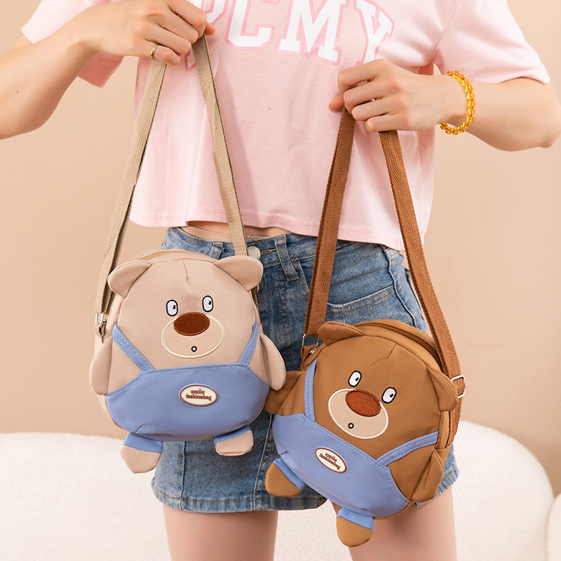 Korean version Bear Backpack 2025 New style Cartoon backpack with contrasting colors crossbody bag, personalized and creative girls' single-shoulder bag Application Scenario