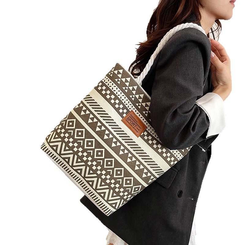 Cross-border tote bags for women, new trendy printed single-shoulder bags, large-capacity urban commuting bags, wholesale from manufacturer Item Picture
