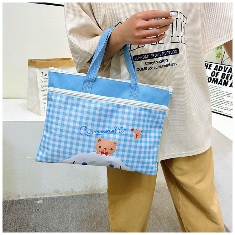 The new Spring 2024 Stardelo minimalist cartoon large-capacity student handbag, study materials and tutorial bag Application Scenario