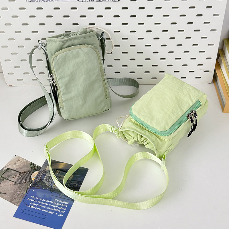 New thermos cup cover, crossbody single-shoulder water bottle bag, mobile phone bag, waterproof ice box bag, portable bag for running, sports and outdoor activities Application Scenario