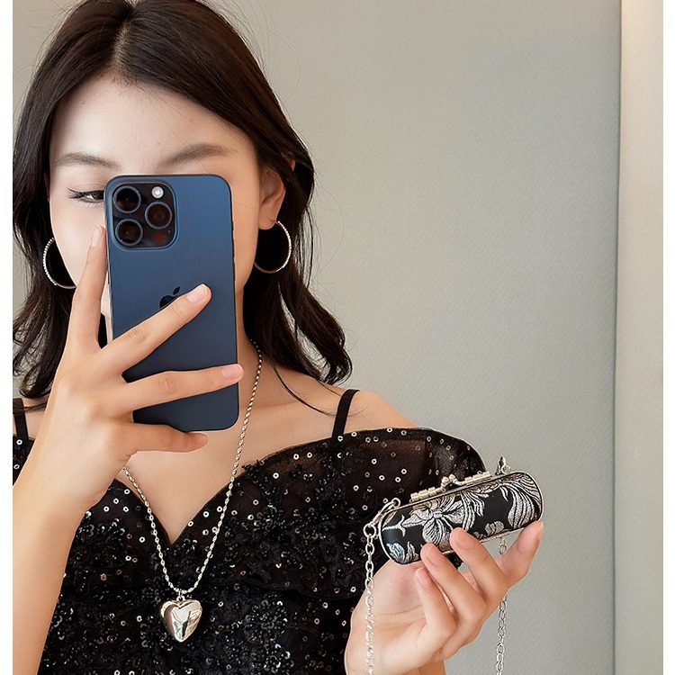 2025 New style ancient Chinese elements Hanfu crossbody, ethnic style retro mouth red envelope small bag, cheongsam bag details Picture
