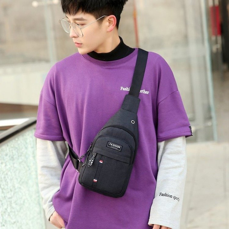 Trendy men's chest bag, fashionable large-capacity waterproof crossbody bag, outdoor sports, cycling, high-end women's chest bag Application Scenario