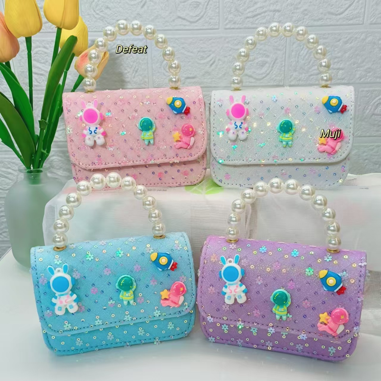 Pearl handbag, astronaut, children, princess, chain bag, small square bag, girl, loose change accessory bag, single-shoulder crossbody bag Application Scenario