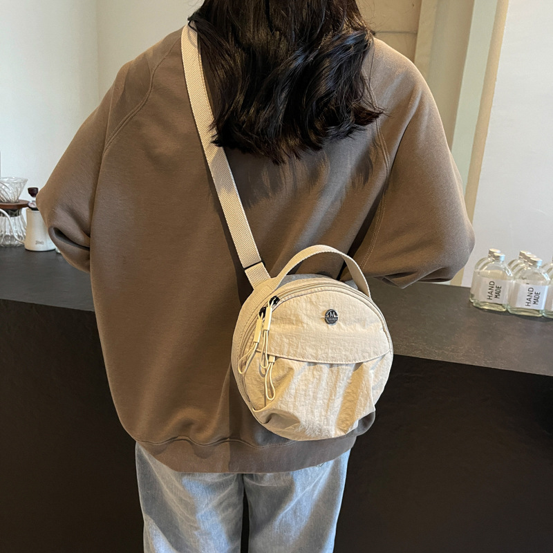 High appearance level, stylish and durable small round bag, new versatile and lightweight commuting single-shoulder bag, simple crossbody handbag wholesale details Picture