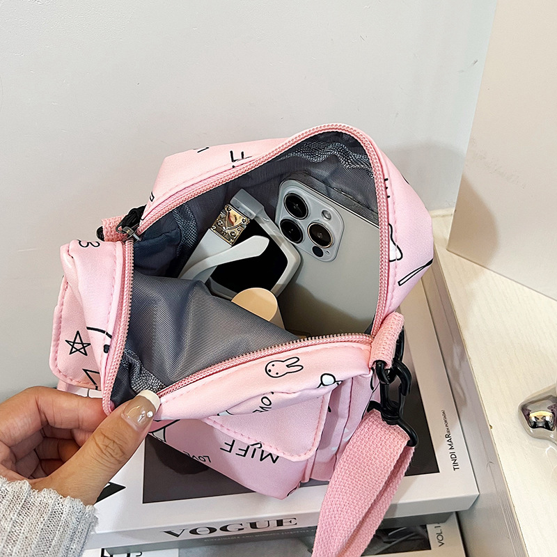 New fashionable nylon single-shoulder bag for women 2024 summer, cute cartoon pattern mini versatile crossbody bag wholesale Application Scenario