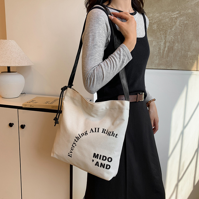 Korean-style casual large-capacity tote bag 2025 new trendy and fashionable single-shoulder bag, student class letter crossbody bag details Picture