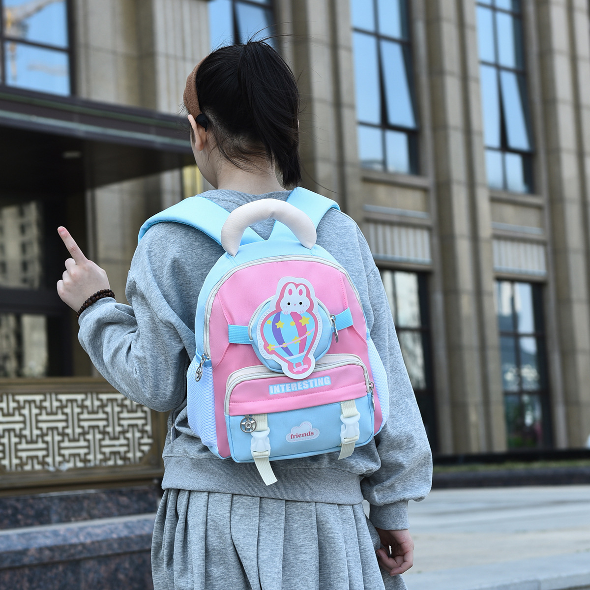 Lightweight kindergarten small schoolbags, cartoon cars, boys' casual outings, girls' rabbits, 2-4 years old backpacks Specification drawing