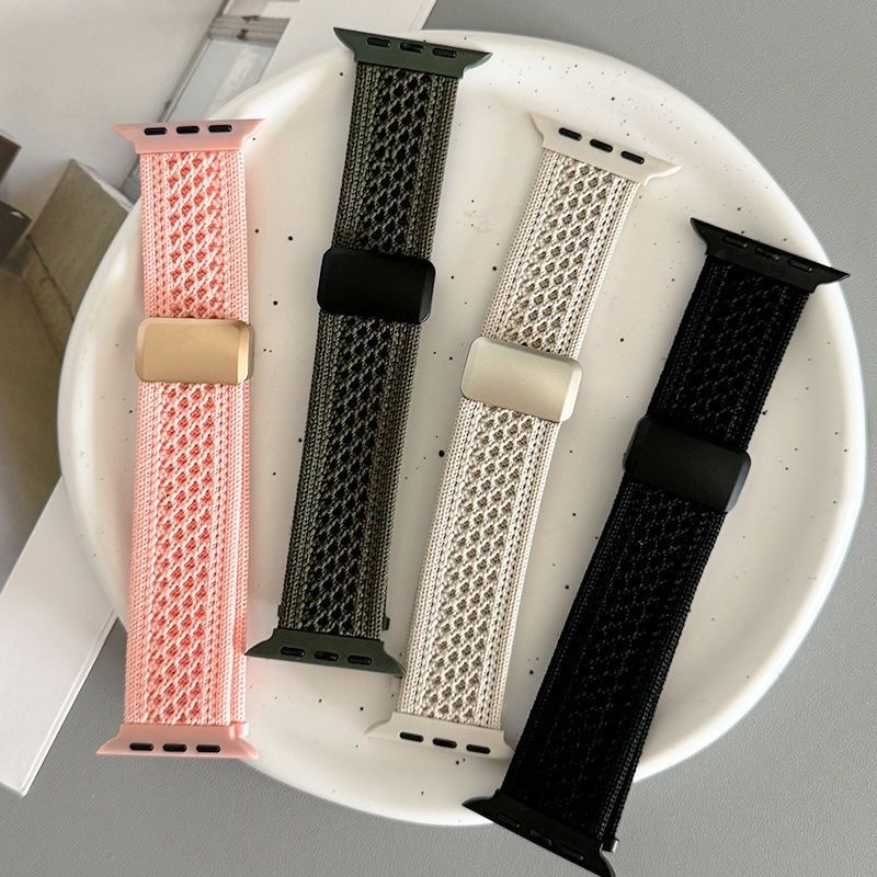 Suitable for applewatch10 Breathable knitted nylon woven magnetic clasp Apple SE Watch Autumn and Winter New Model 789 Application Scenario