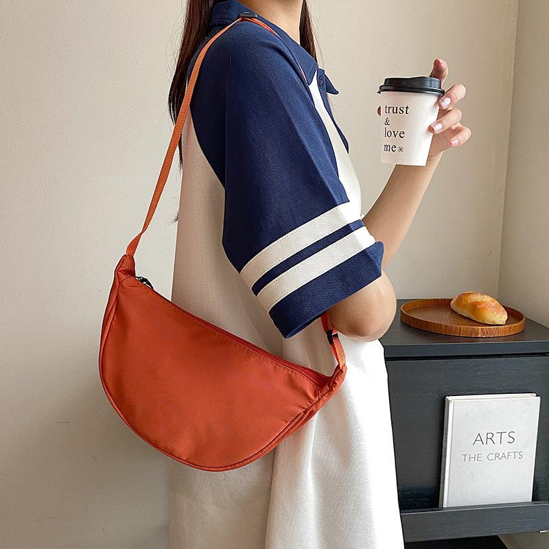 Nylon crossbody bag for women, 2024 new style trendy dumpling bag, lightweight small crossbody bag, underarm bag, simple single-shoulder canvas bag Specification drawing