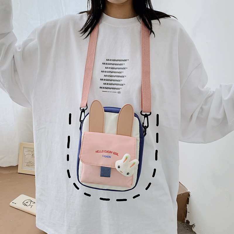 The 2020 new children's bag is a cute, personalized and fashionable Korean-style casual student girl single-shoulder crossbody bag details Picture