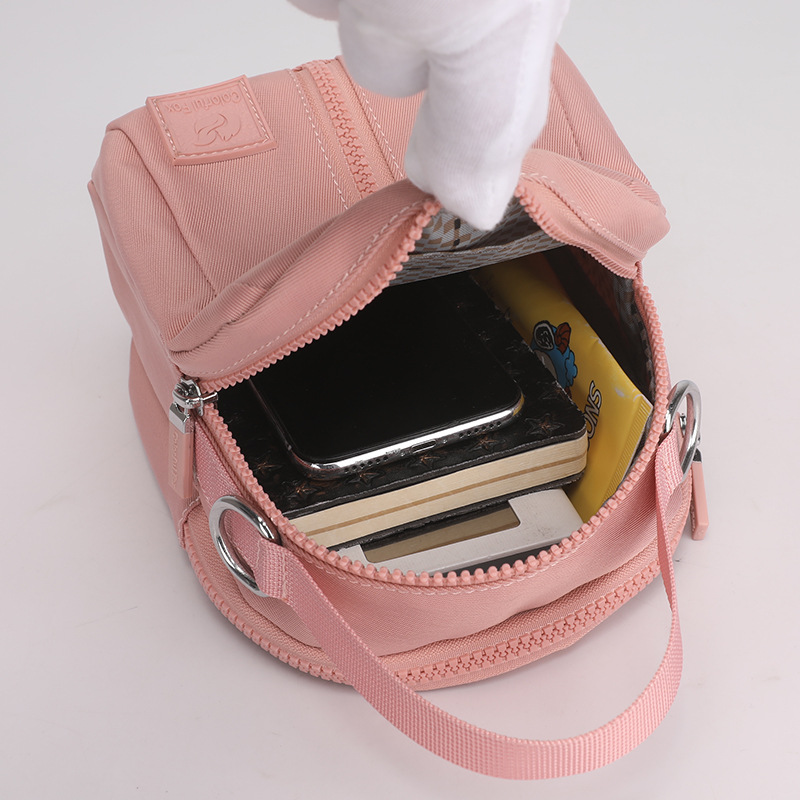 2025 New stylish Korean-style single-shoulder bag for women, versatile crossbody phone bag, nylon waterproof women's crossbody bag Item Picture