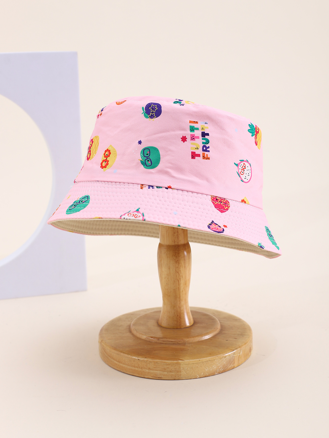 Spring and summer bestsellers: Children's fruit glasses with printed double-sided fisherman hats. Cute cartoon classic, versatile and personalized. Children's double-sided fisherman hats, all with a pier circumference of 54CM Application Scenario