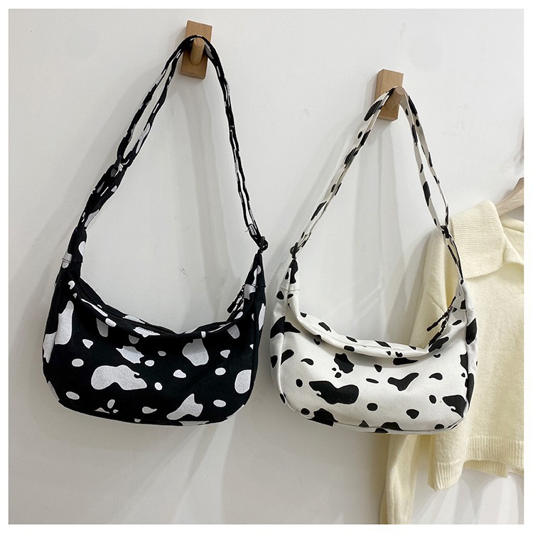Cute girl single-shoulder bag 2024 New style Korean Instagram cow crossbody bag for women, Japanese Harajuku canvas bag wholesale full figure