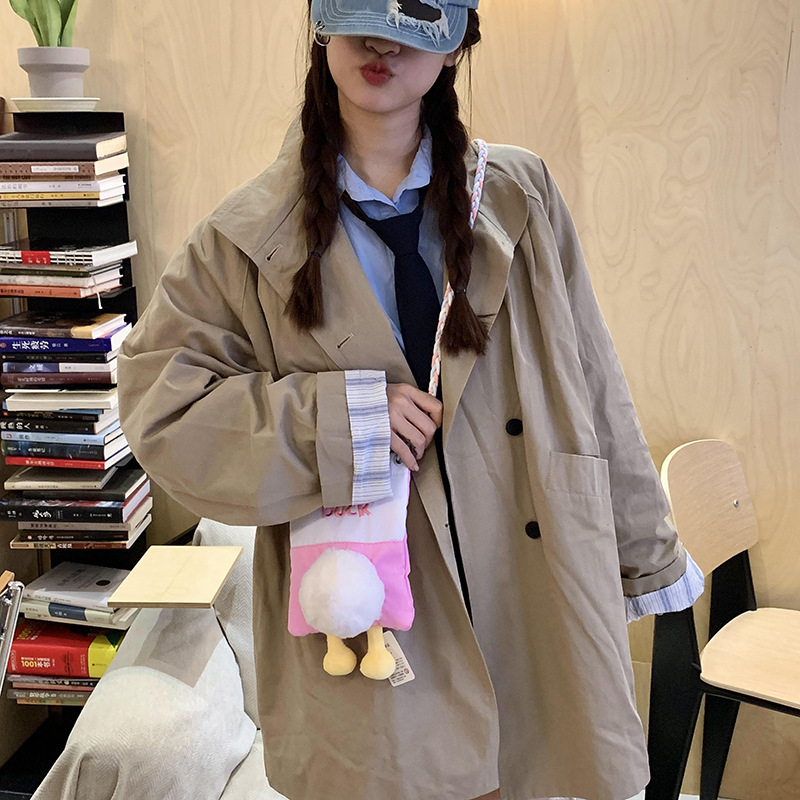Cute cartoon duck duck bag, mini plush toy duck crossbody bag, casual daily mobile phone bag, makeup bag Application Scenario