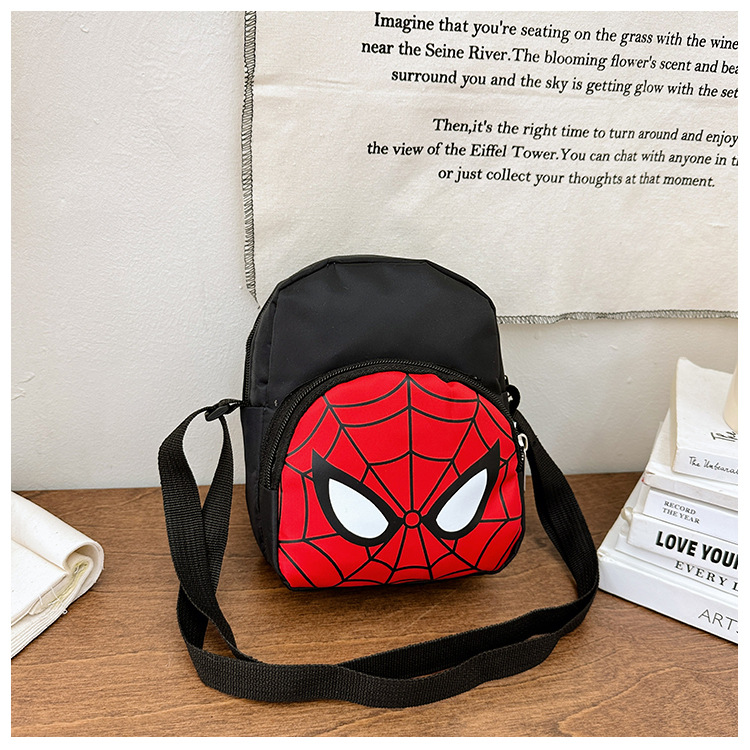 Cute cartoon children's chest bag, trendy single-shoulder bag for kids, boys' and girls' coin purse, stylish and trendy crossbody small bag Application Scenario