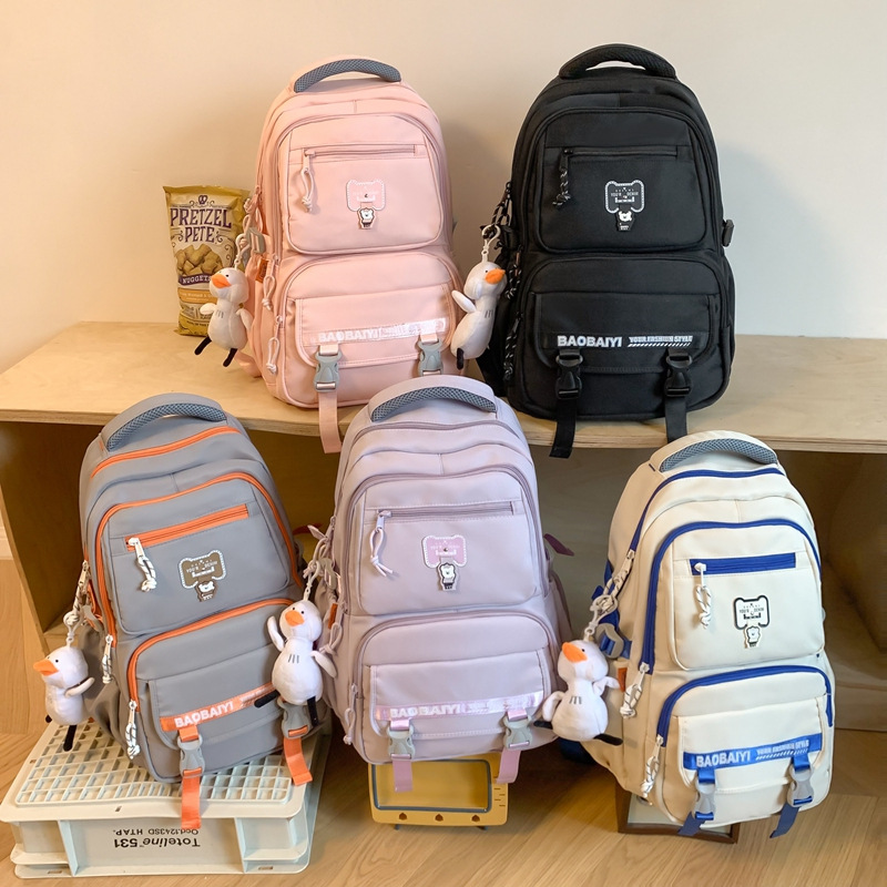 Exquisite schoolbag, large-capacity lightweight backpack for both men and women, backpack for 2024 junior high school, senior high school and college students, for commuting Application Scenario