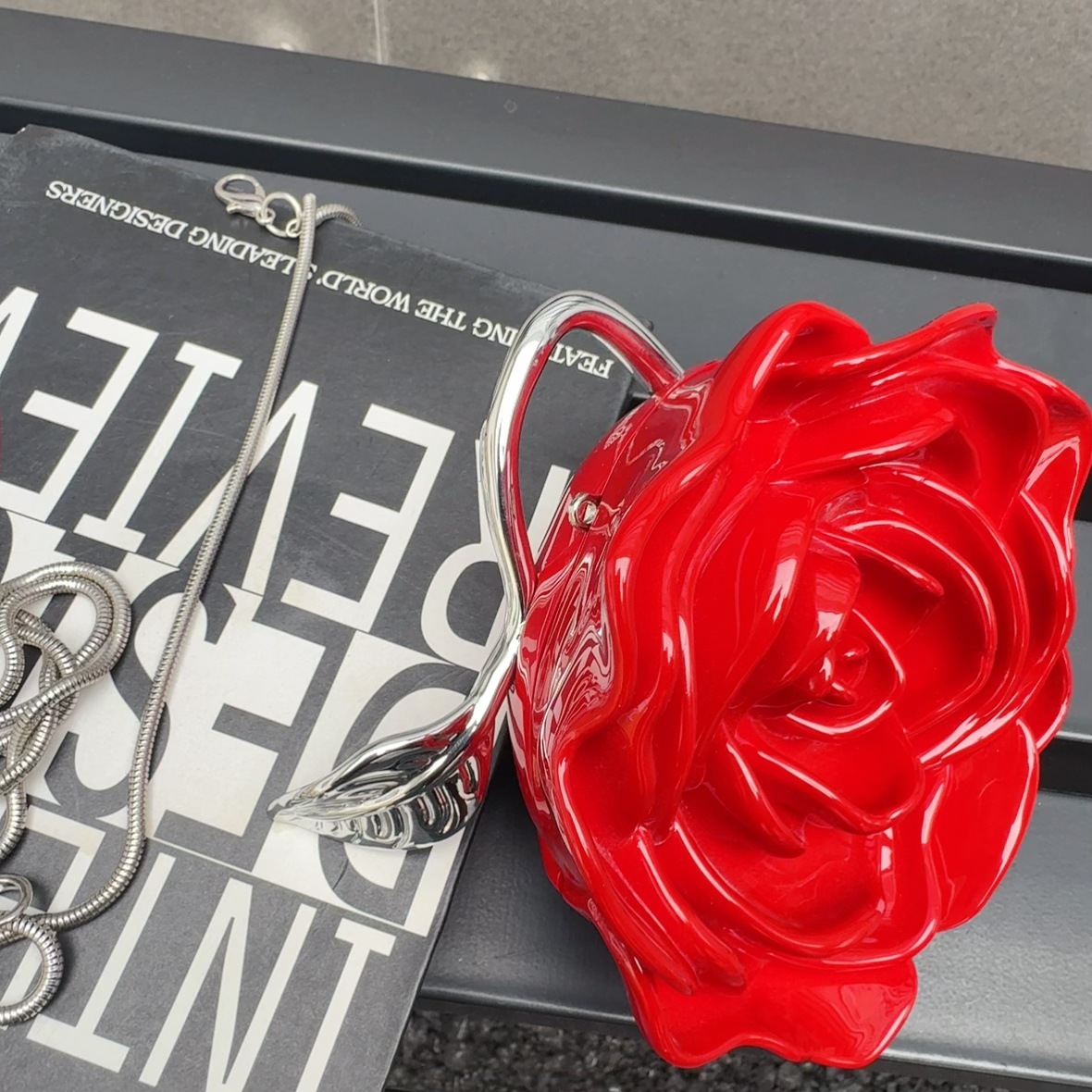 Elegant and stylish rose, versatile for autumn and winter, a box bag with a niche design and a sense of sophistication, a hand-held crossbody bag for dinner parties Application Scenario