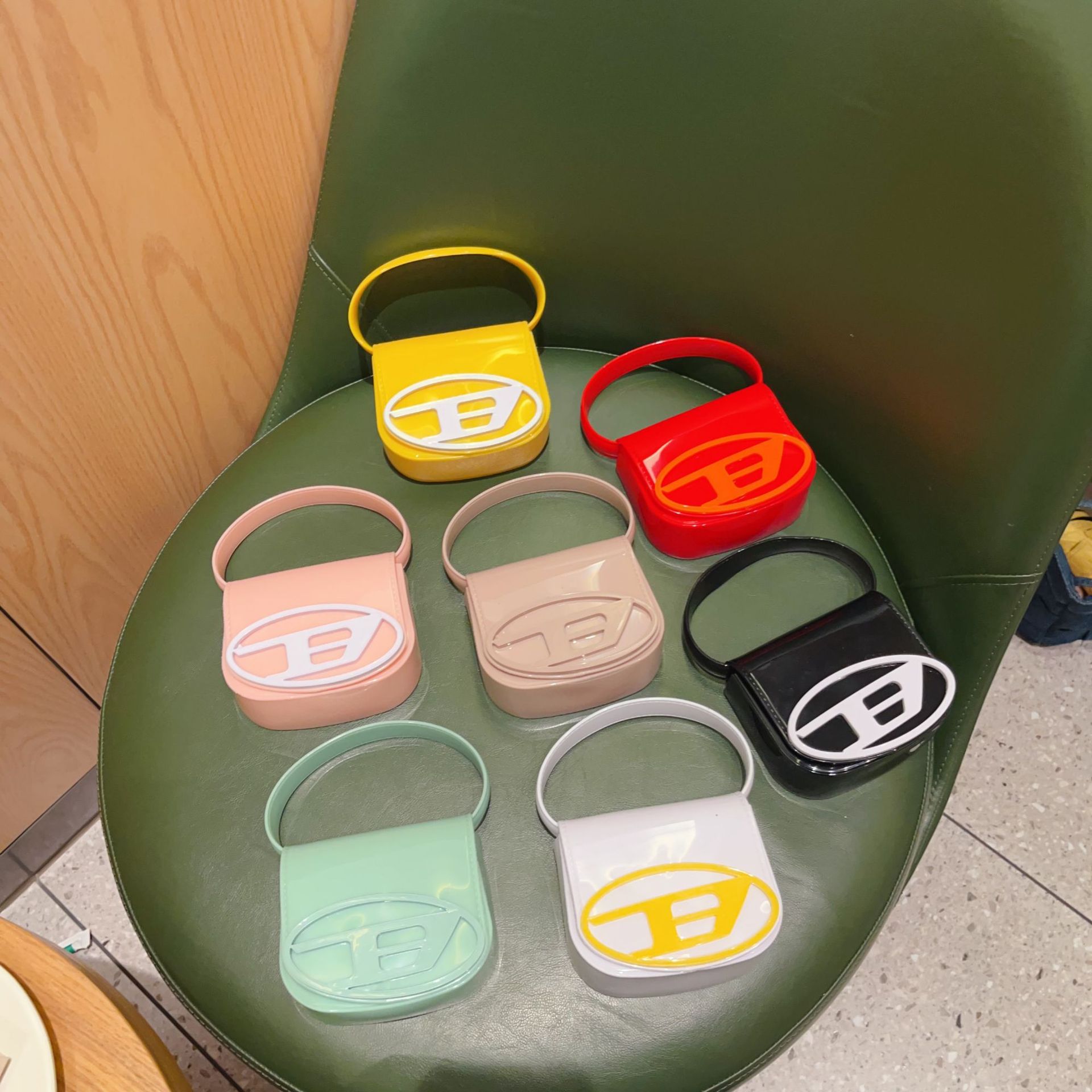 2025 Summer new letter jelly bag, mini and simple PVC fashionable single-shoulder crossbody women's bag, trendy makeup bag full figure