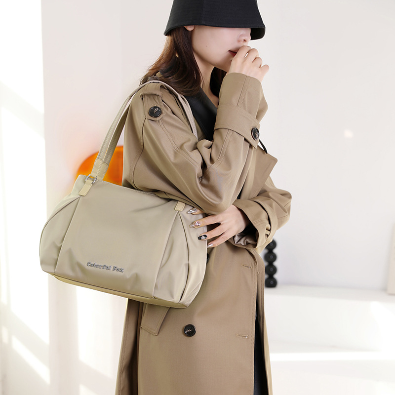 Colorful Fox's new women's fashion tote bag, a simple and large-capacity single-shoulder bag with Japanese style, is a lightweight bag for girls details Picture