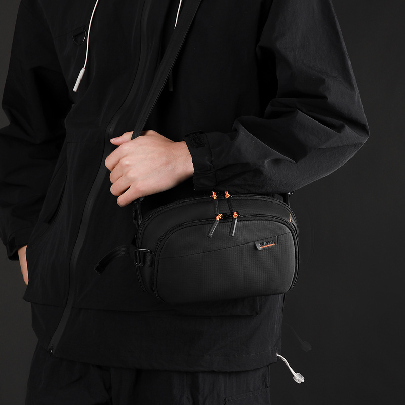 WEPOWER's new travel and travel bag, digital data cable storage bag, commuter portable single-shoulder crossbody bag Application Scenario