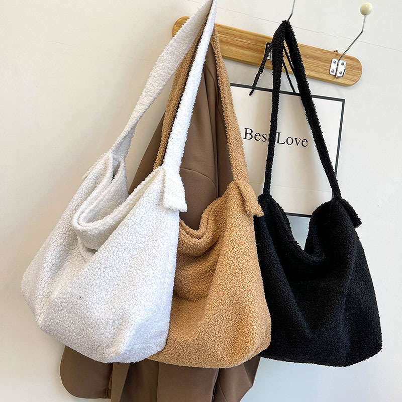 Wholesale of new, fashionable, large-capacity, solid-color plush bags and simple, high-quality tote bags for casual and versatile use full figure