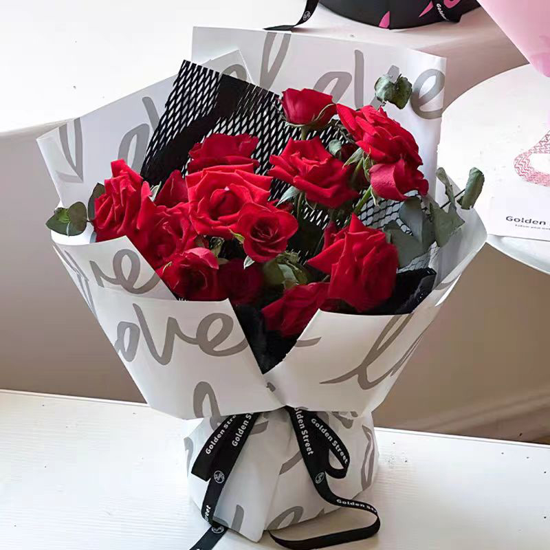 Big LOVE Yuyin Paper Flower wrapping Paper, Valentine's Day bouquet, flower shop gift wrapping paper, thickened wrapping paper Application Scenario