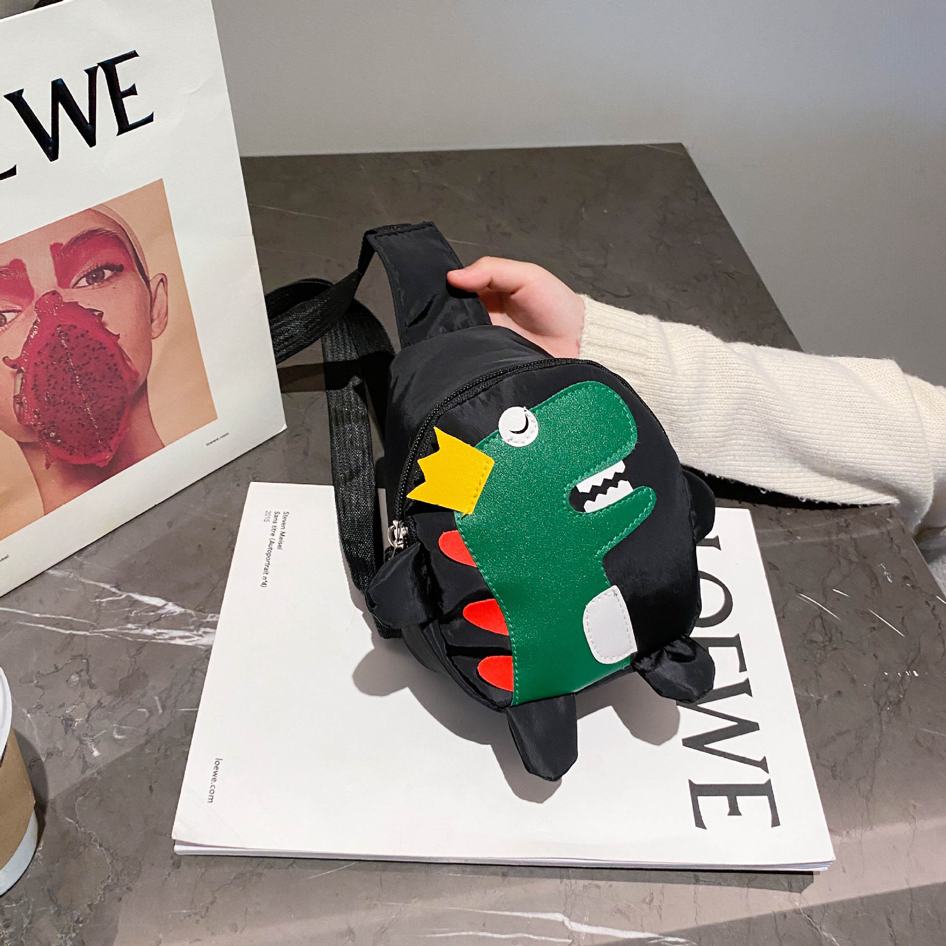 Children's bags, boys' crossbody cool dinosaur chest bag, Korean-style small cross bag, cute baby, outdoor travel backpack trend Application Scenario