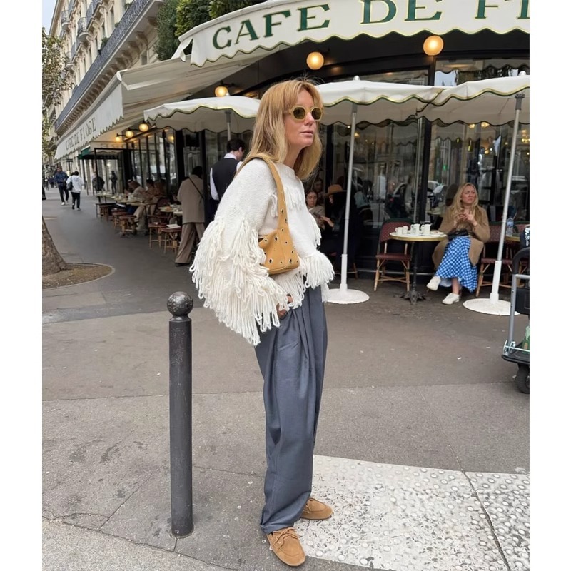 European and American fashion design sense, niche rivet underarm bag for women, 2025 new autumn and winter handbag, single-shoulder motorcycle bag for women details Picture