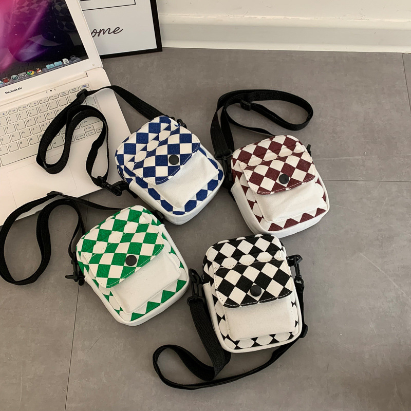 2024 New canvas bag, checkered and color-blocked women's bag, trendy and fashionable single-shoulder bag, fresh student mobile phone crossbody women's bag full figure