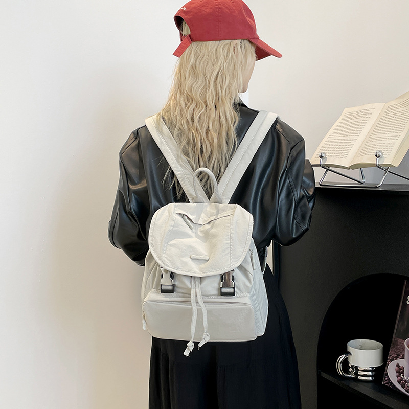 Colorful Fox's new Korean-style casual backpack for women, a spring outdoor design backpack and sports schoolbag details Picture
