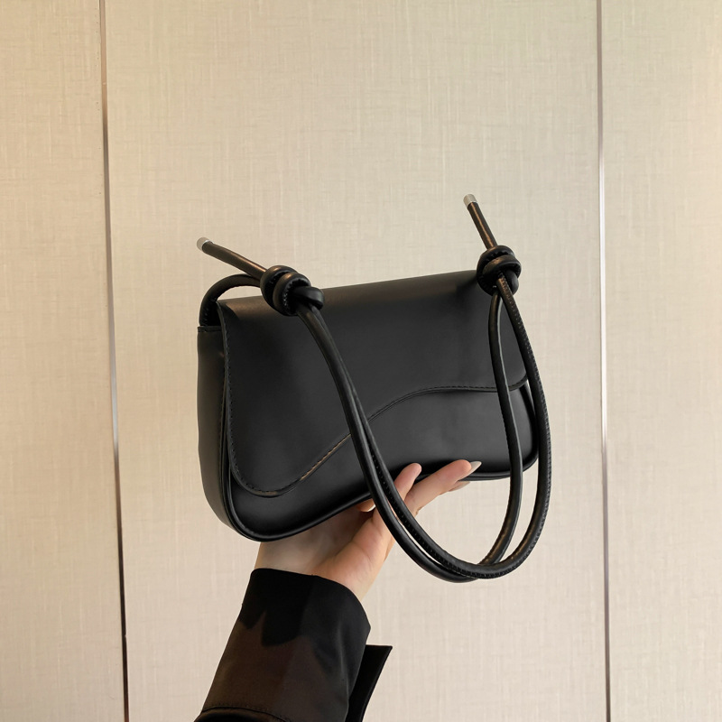 Fashionable and simple flip-top single-shoulder bag 2025 new style for work and commuting, small square underarm bag, versatile handbag for women wholesale full figure