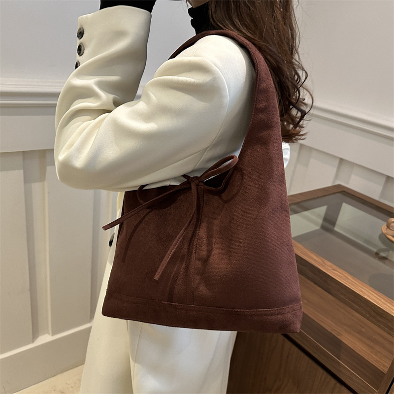 2025 New stylish and versatile large-capacity single-shoulder bag, retro and trendy underarm tote bag, work and commuting bag for women Specification drawing