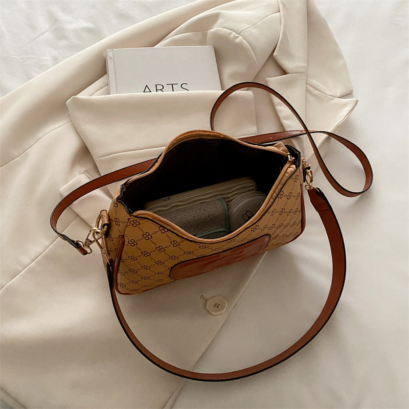 Cross-border retro trend small square bag for women, new fashionable printed French small square bag, niche and stylish single-shoulder crossbody bag Application Scenario