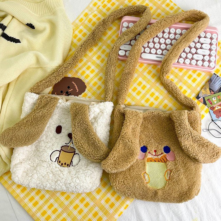 This autumn and winter hand-held bag with big ears, cute animal-embroidered fur, and a simple lambskin large-capacity student backpack full figure