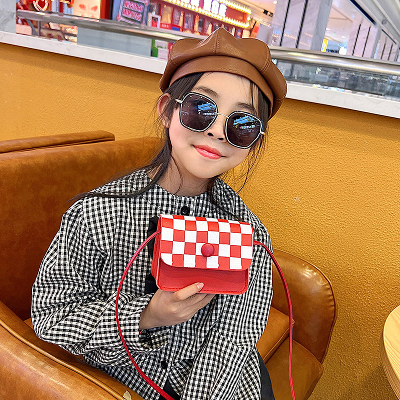 2022 new style chain crossbody bag for women, fashionable and trendy saddle bag Specification drawing