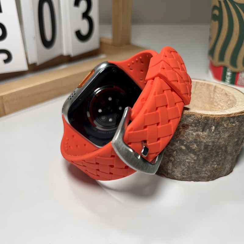 This watch is suitable for Apple Watch. It features a large woven silicone sports strap with a simple and elegant design details Picture