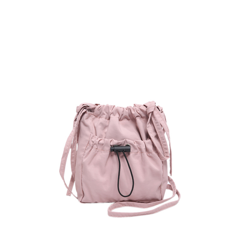 Large-capacity drawstring bucket bag for women, new Japanese ins casual crossbody bag for autumn and winter, solid color single-shoulder commuter bag for women Item Picture